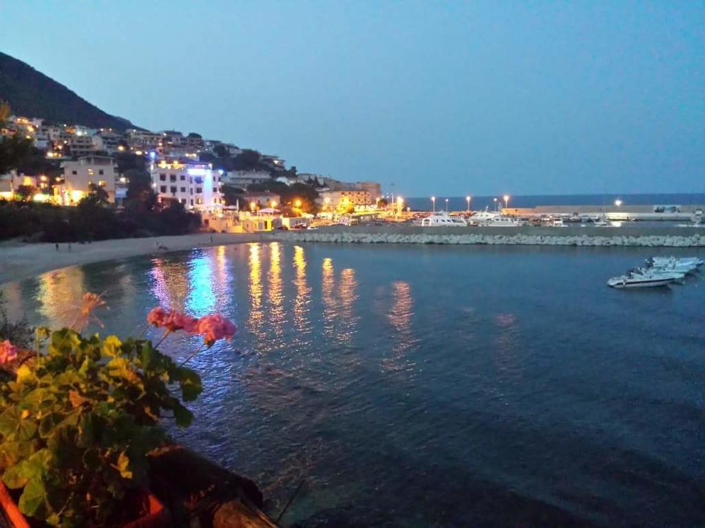 Appartamenti Le Conchiglie E Le Stelle Marine Cala Gonone Bagian luar foto